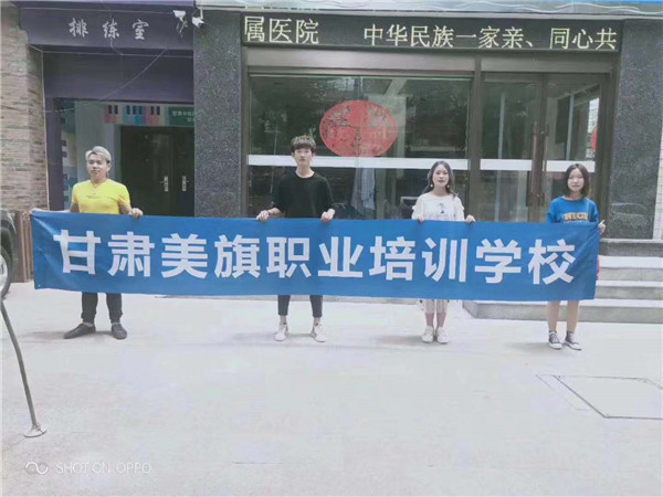 甘肃美旗走进“嘉峪关东路社区”为老人公益剪发